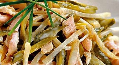 Салат из мяса с маринованными огурцами