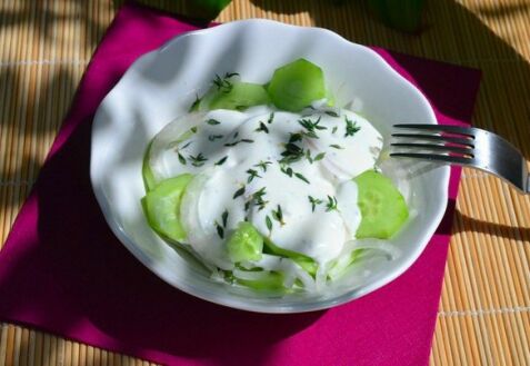 Салат из огурцов