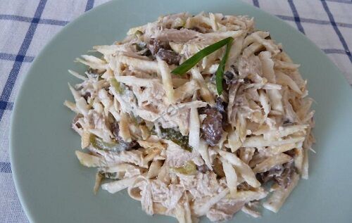 Салат из мяса цыпленка и сельдерея Салат из мяса цыпленка и сельдерея