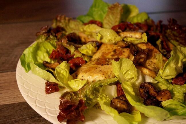 Зеленый салат с сыром Халлуми Зеленый салат с сыром Халлуми