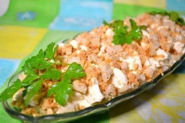 Салат «Искушение» с копченой курицей Салат «Искушение» с копченой курицей