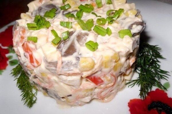 Салат «Мозаика» с шампиньонами Салат «Мозаика» с шампиньонами