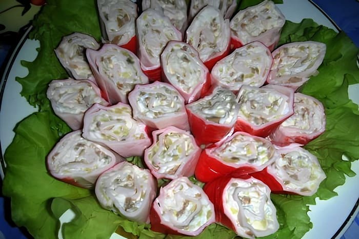Крабовые палочки, фаршированные грибами и яйцом Крабовые палочки, фаршированные грибами и яйцом