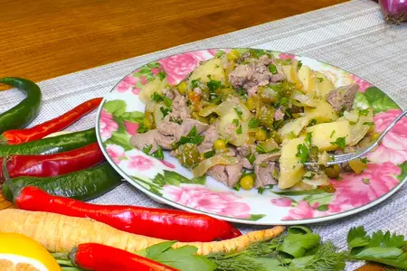 Фото к рецепту: Салат с куриной печенью Фото к рецепту: Салат с куриной печенью