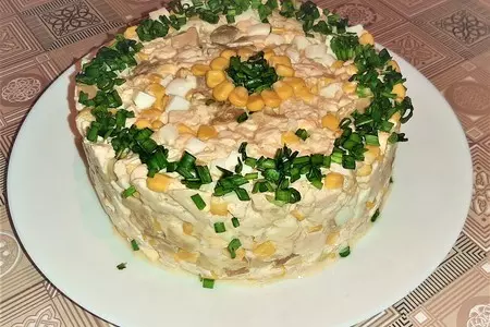 Салат с курицей, грибами и кукурузой по рецепту Наталья Василенко